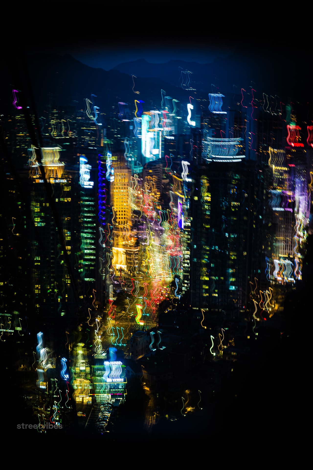 wenn wir von night city sprechen, befinden wir uns in einer brutalen, faszinierenden dystopie: es ist die fiktive megacity aus dem universum von cyberpunk 2077 und dem pen-and-paper-rollenspiel cyberpunk 2020.