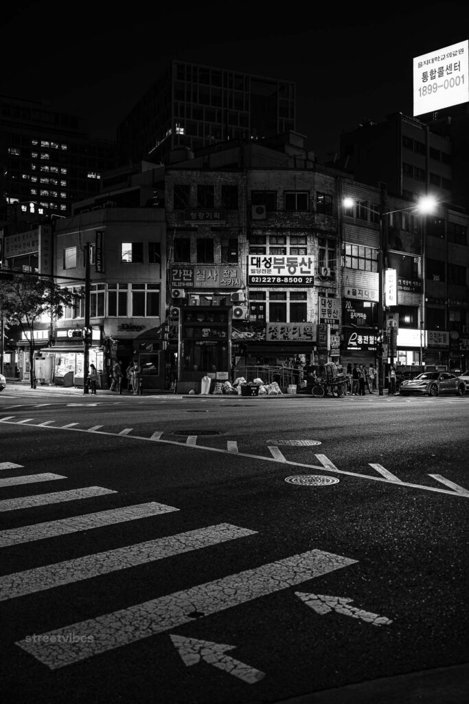 nachtspaziergang durch den stadtteil myeongdong in seoul