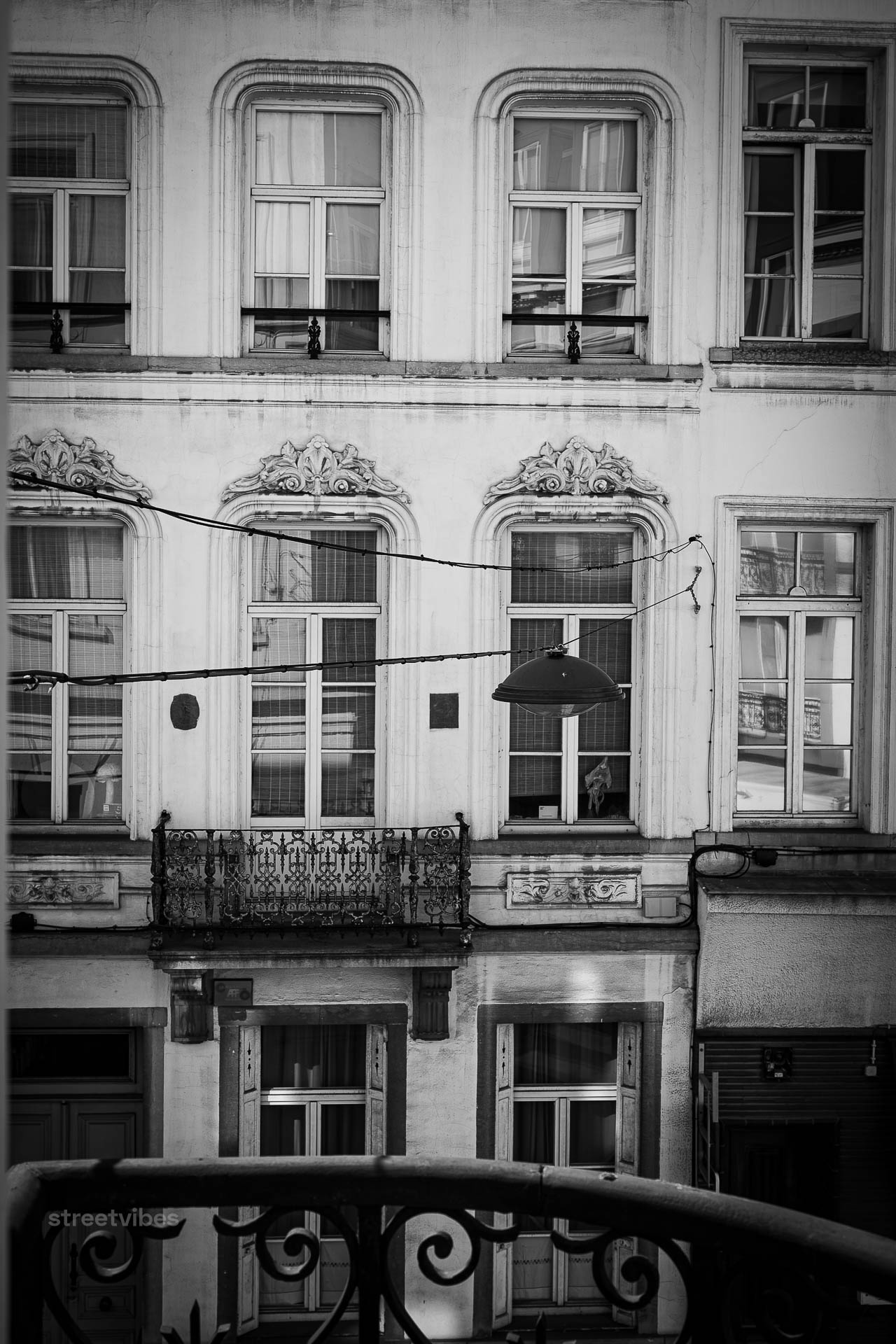 sur le balcon